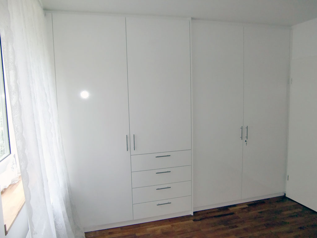 Schlafzimmer-Einbauschrank mit individueller Schrankeinteilung, nach Kundenwunsch gefertigt